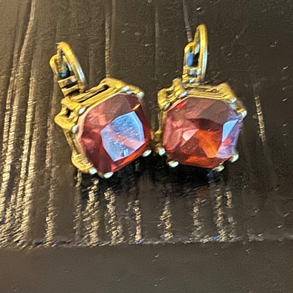 Chloe & Isabel - Earrings Garnet - Picture 2 of 4